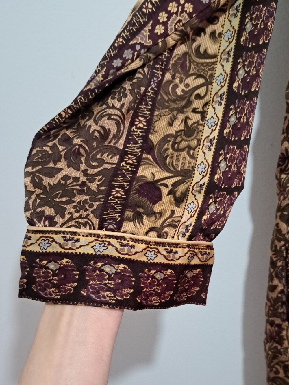 100% Silk, 2000's Silk Robe - Picture 5 of 6